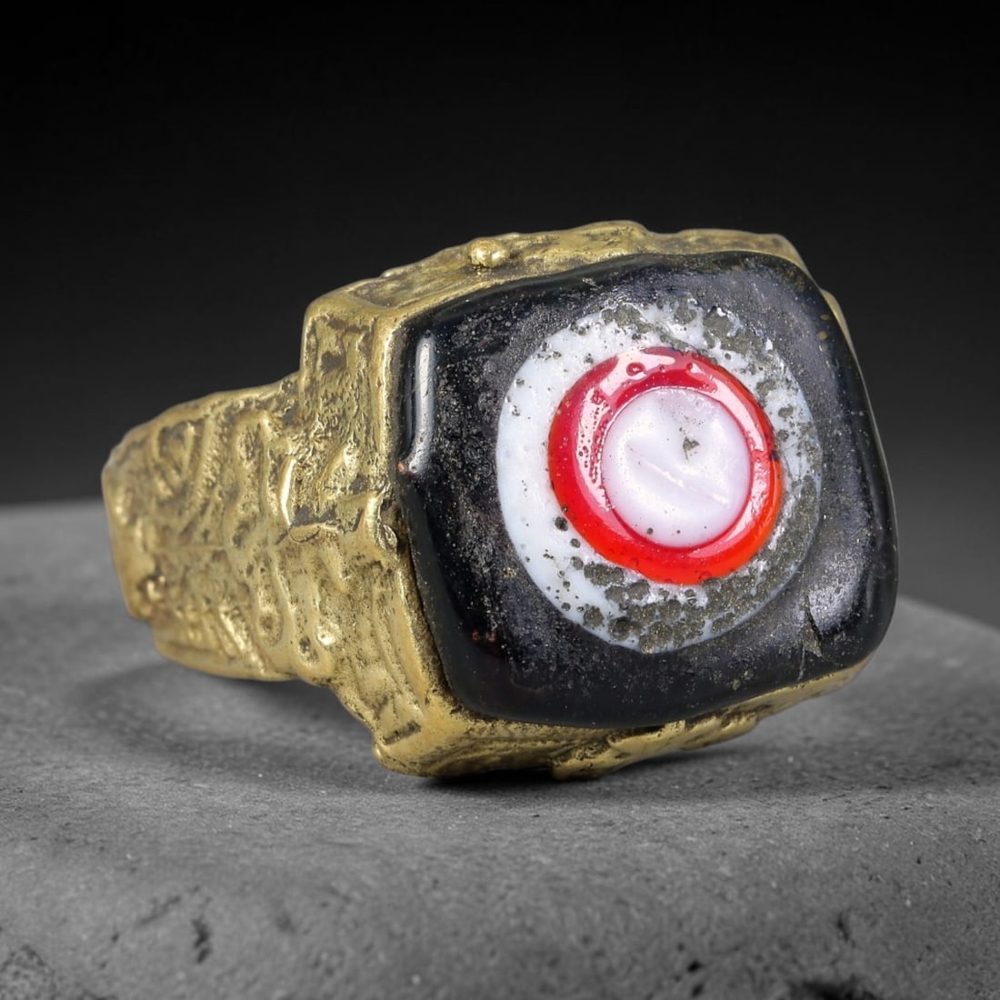 Antique Islamic Millefiori Evil Eye Glass Cabochon Set Vintage Signet Ring (1700-1900 CE), 32AN: The primary collectible value resides within the inset antique millefiori evil-eye glass cabochon, authentic genuine antique glass (distinguished from earlier ancient glass and modern vintage glass) c