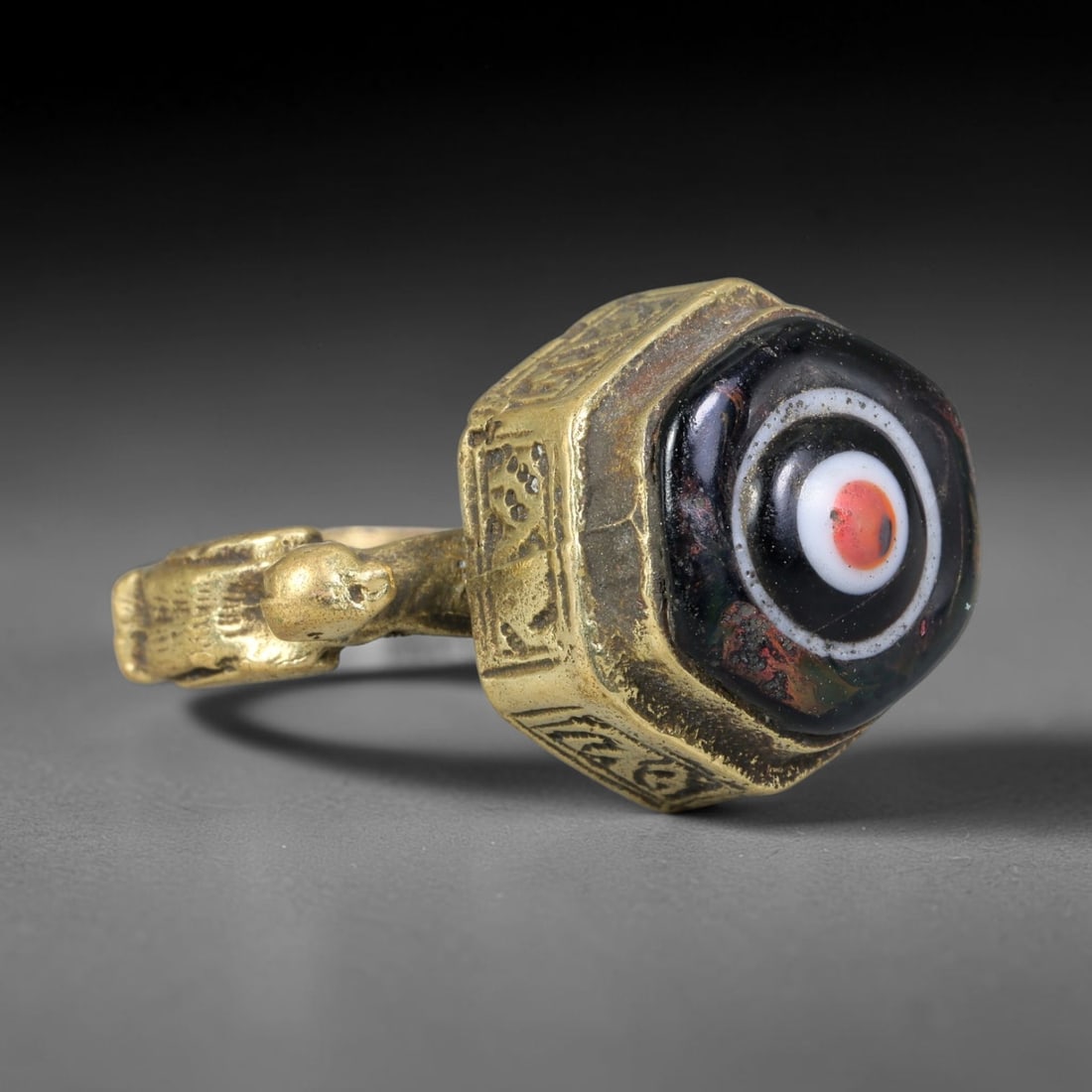 Antique Islamic Millefiori Evil Eye Glass Cabochon Set Vintage Signet Ring (1700-1900 CE), 99AM: The primary collectible value resides within the inset antique millefiori evil-eye glass cabochon, authentic genuine antique glass (distinguished from earlier ancient glass and modern vintage glass) c