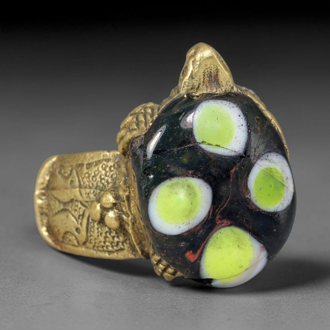 Antique Islamic Millefiori Evil Eye Glass Cabochon Set Vintage Signet Ring (1700-1900 CE), 78AM: The primary collectible value resides within the inset antique millefiori evil-eye glass cabochon, authentic genuine antique glass (distinguished from earlier ancient glass and modern vintage glass) c