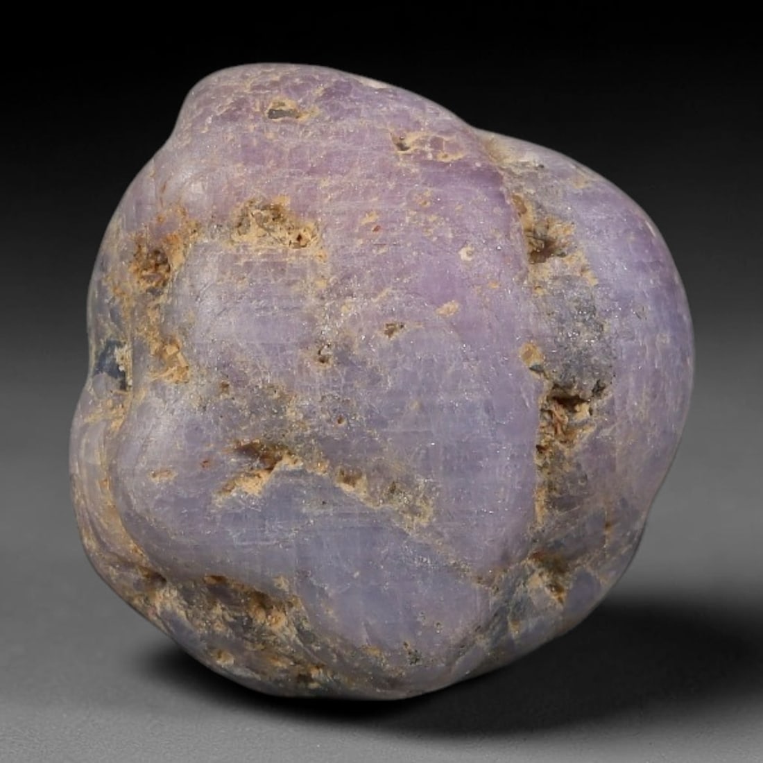 28.11ct Natural Unheated Sri Lankan Purplish Blue Sapphire Rough, 86FC: This natural corundum rough is an unheated purplish blue sapphire sourced from Sri Lankan alluvial gem deposits, featuring an irregular natural native form with residual pale yellow-brown mineral matr