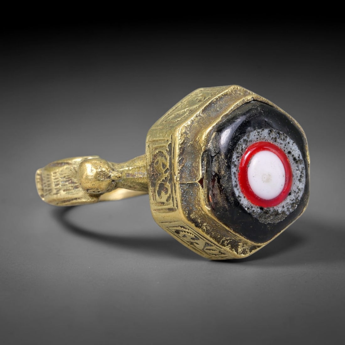 Antique Islamic Millefiori Evil Eye Glass Cabochon Set Vintage Signet Ring (1700-1900 CE), 36AN: The primary collectible value resides within the inset antique millefiori evil-eye glass cabochon, authentic genuine antique glass (distinguished from earlier ancient glass and modern vintage glass) c