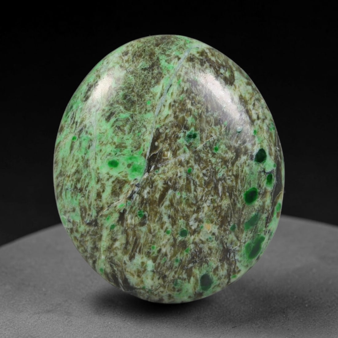 21.44ct Natural Burmese Type A Jadeite Jade Cabochon, 29AL: This single loose natural Burmese Type A jadeite jade cabochon, fully untreated with no dyeing, bleaching or resin impregnation, this genuine Type A jade retains its all-natural crystalline structure 