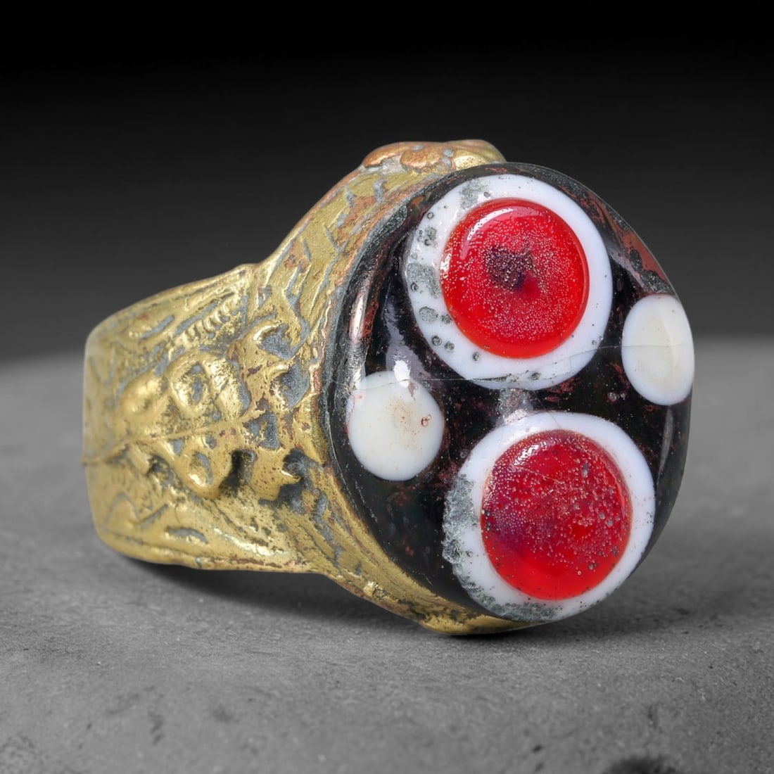 Antique Islamic Millefiori Evil Eye Glass Cabochon Set Vintage Signet Ring (1700-1900 CE), 30AN: The primary collectible value resides within the inset antique millefiori evil-eye glass cabochon, authentic genuine antique glass (distinguished from earlier ancient glass and modern vintage glass) c