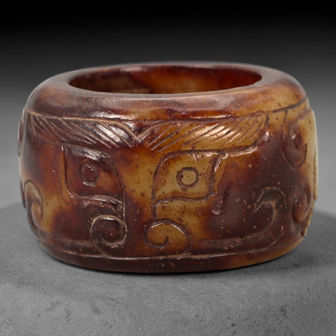 A Chinese Nephrite Jade Ring, 13FA (1 of 3)