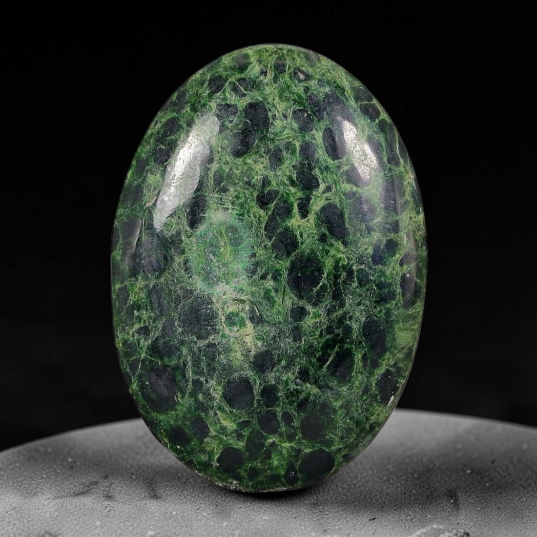 17.92ct Natural Burmese Type A Jadeite Jade Cabochon, 40FB: This single loose natural Burmese Type A jadeite jade cabochon, fully untreated with no dyeing, bleaching or resin impregnation, this genuine Type A jade retains its all-natural crystalline structure 