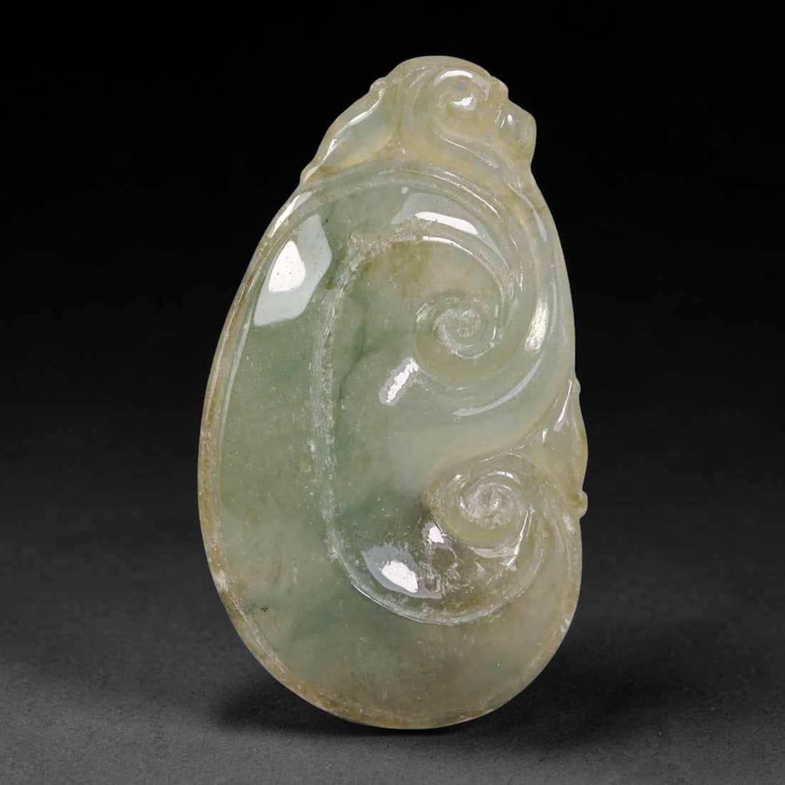 Natural Vintage Burmese Type A Jadeite Jade Floating Green Ruyi Swirl Pendant, 45AA: Hand-carved vintage auspicious pendant crafted from untreated natural Burmese Type A jadeite jade, measuring 4.2cm x 2.5cm. This freeform teardrop jade plaque features elegant flowing double spiral ru