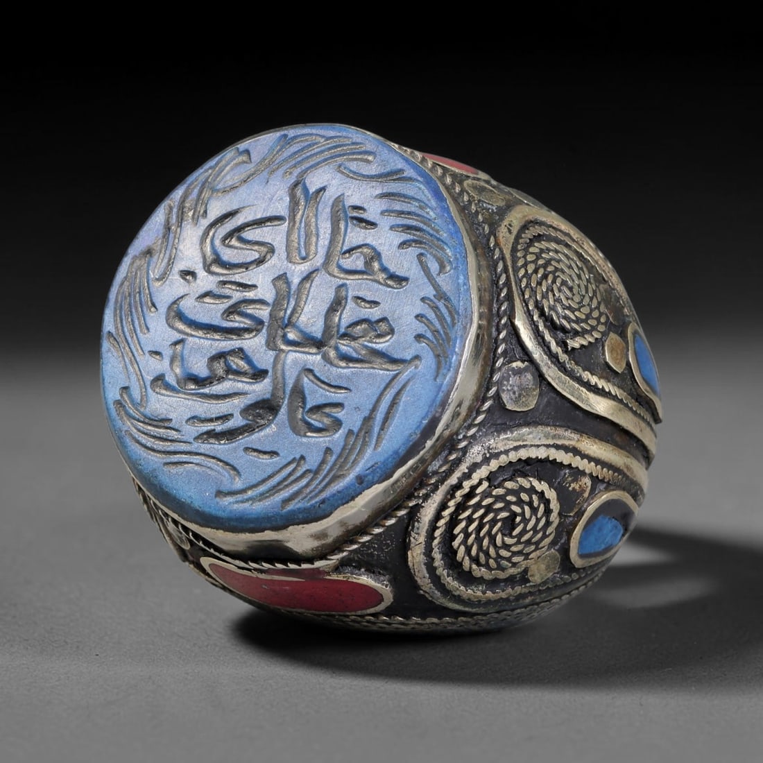 Vintage Islamic Handcrafted Silver Plated Calligraphic Talisman Statement Ring, 5BX: This vintage hand-wrought Islamic statement ring features a central engraved panel bearing traditional calligraphic detailing, set within an ornate silver-plated metal band. The mounting is enriched w