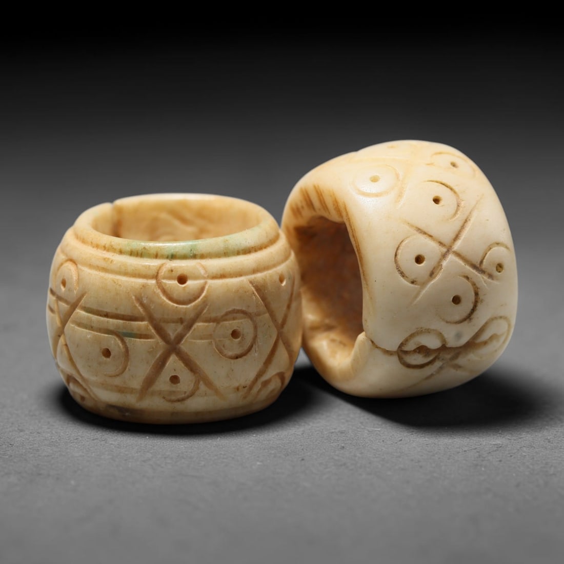 Antique Sino-Siberian Steppe Nomadic Craft Stag Antler Carved Bead Pair (Post 1850s), 20FV: Pair of beads skillfully carved from natural stag antler, originating from Sino-Siberian Steppe Nomadic craft traditions, produced post 1850s. The antler material holds attractive natural aged patina,