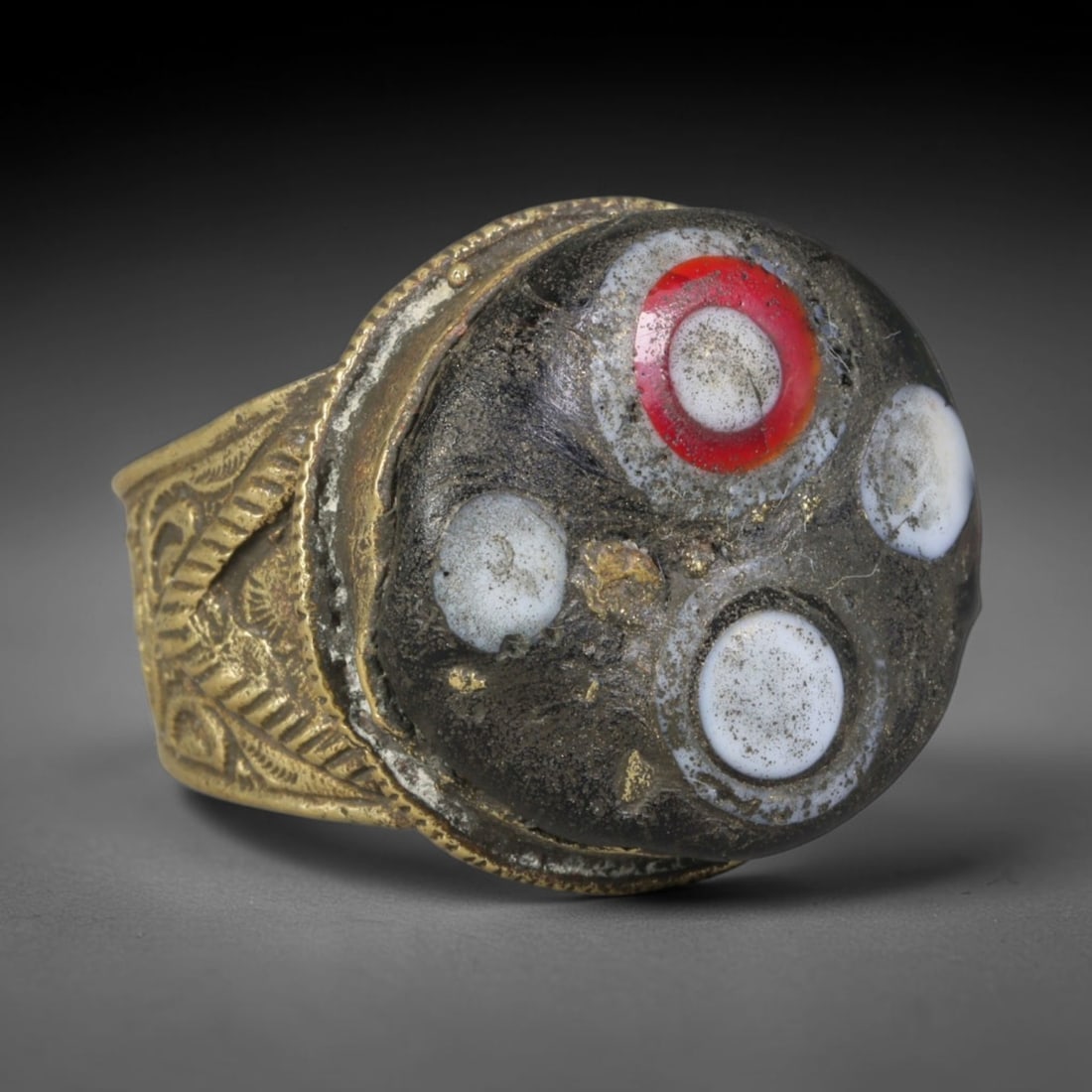 Antique Islamic Millefiori Evil Eye Glass Cabochon Set Vintage Signet Ring (1700-1900 CE), 52AM: The primary collectible value resides within the inset antique millefiori evil-eye glass cabochon, authentic genuine antique glass (distinguished from earlier ancient glass and modern vintage glass) c