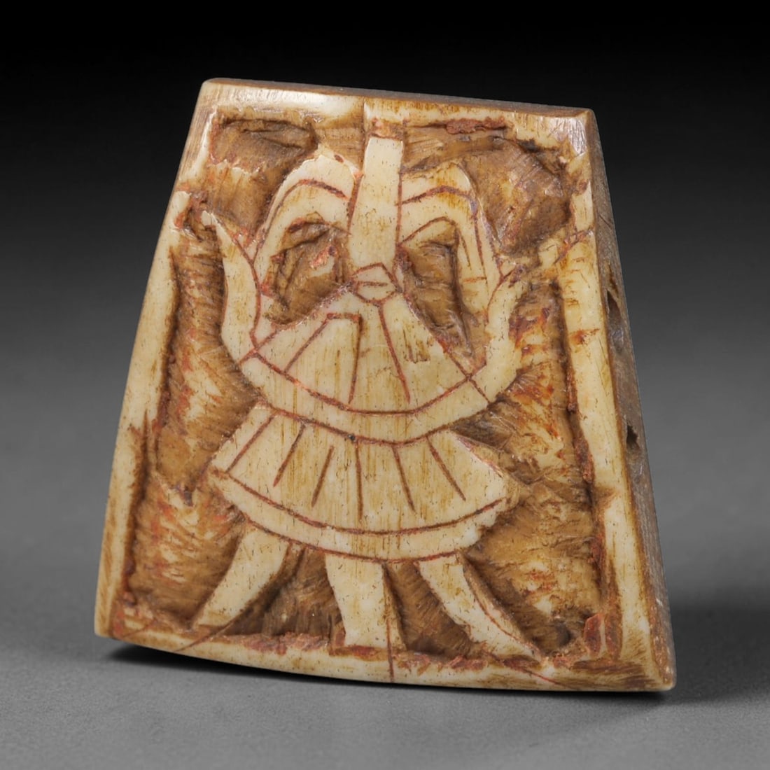 Antique SinoSiberian Stag Antler Spacer Bead, 53EH: Crafted from stag antler, this antique SinoSiberian spacer bead carries cultural craft heritage, with periodconsistent surface texture and patina. Dimensions: 2.5x2.3cm. Predrilled for threading, suit