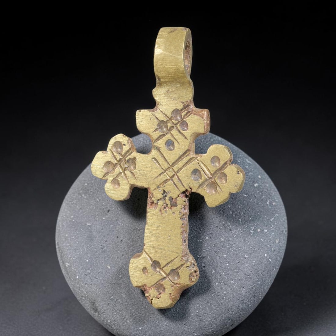 Vintage Ethiopian Copper Alloy Cross Pendant, 21EJ: Crafted from copper alloy, this traditional Ethiopian cross pendant features integrated suspension loop for wear. Shows authentic surface patina consistent with vintage origin. Dimensions: 4.3x2.5cm. 