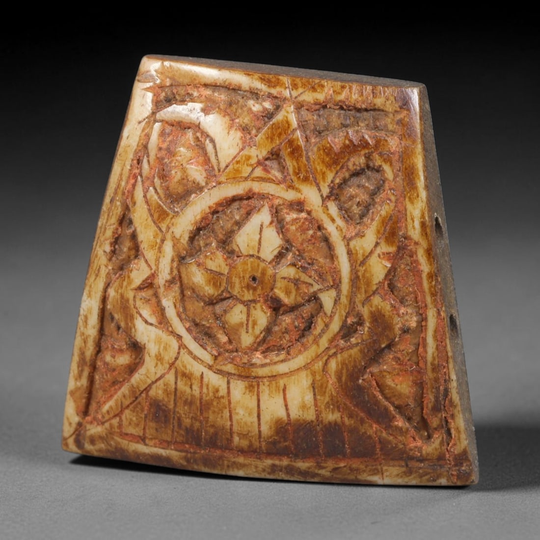 Antique SinoSiberian Stag Antler Spacer Bead, 58EH: Crafted from stag antler, this antique SinoSiberian spacer bead carries cultural craft heritage, with periodconsistent surface texture and patina. Dimensions: 2.5x2.3cm. Predrilled for threading, suit