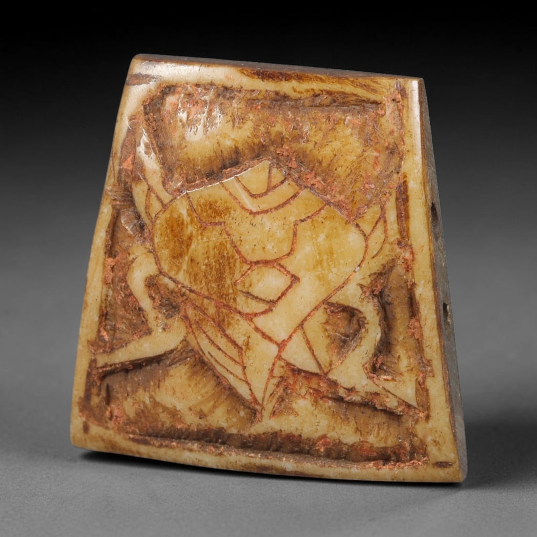 Antique SinoSiberian Stag Antler Spacer Bead, 52EH: Crafted from stag antler, this antique SinoSiberian spacer bead carries cultural craft heritage, with periodconsistent surface texture and patina. Dimensions: 2.5x2.3cm. Predrilled for threading, suit