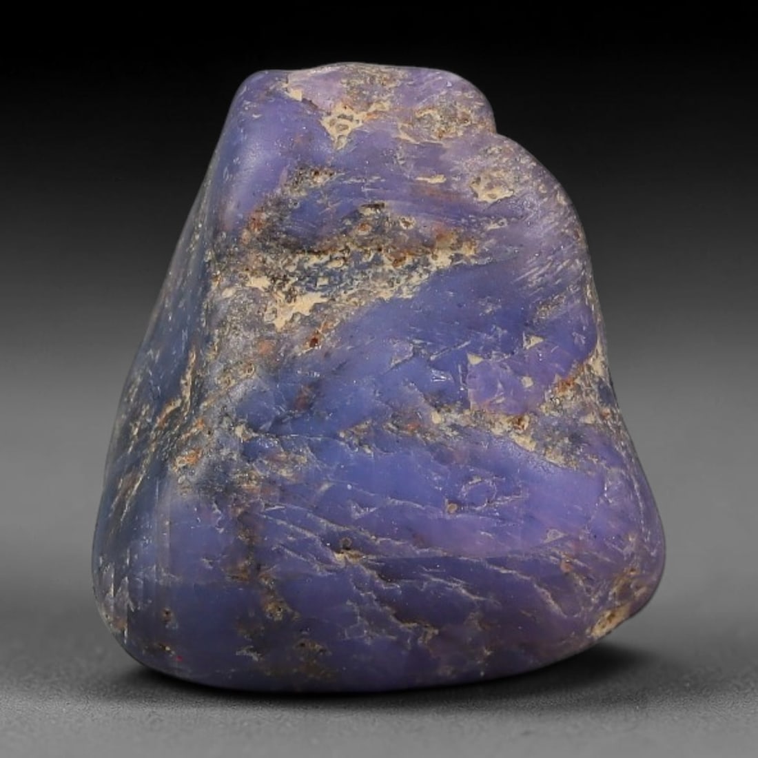 25.70ct Natural Unheated Sri Lankan Purplish Blue Sapphire Rough, 93FC: This natural corundum rough is an unheated purplish blue sapphire sourced from Sri Lankan alluvial gem deposits, featuring an irregular natural native form with residual pale yellow-brown mineral matr