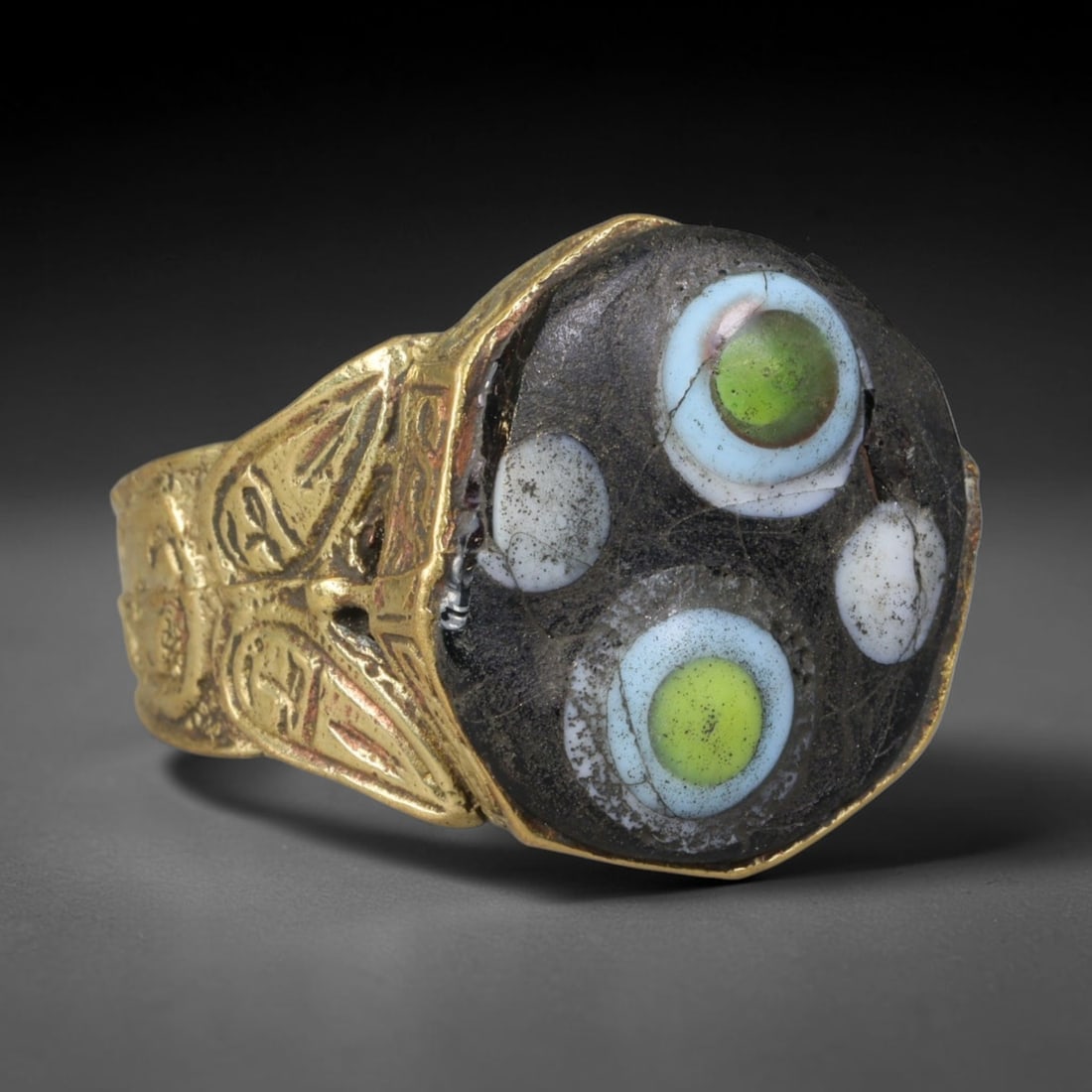 Antique Islamic Millefiori Evil Eye Glass Cabochon Set Vintage Signet Ring (1700-1900 CE), 30AM: The primary collectible value resides within the inset antique millefiori evil-eye glass cabochon, authentic genuine antique glass (distinguished from earlier ancient glass and modern vintage glass) c