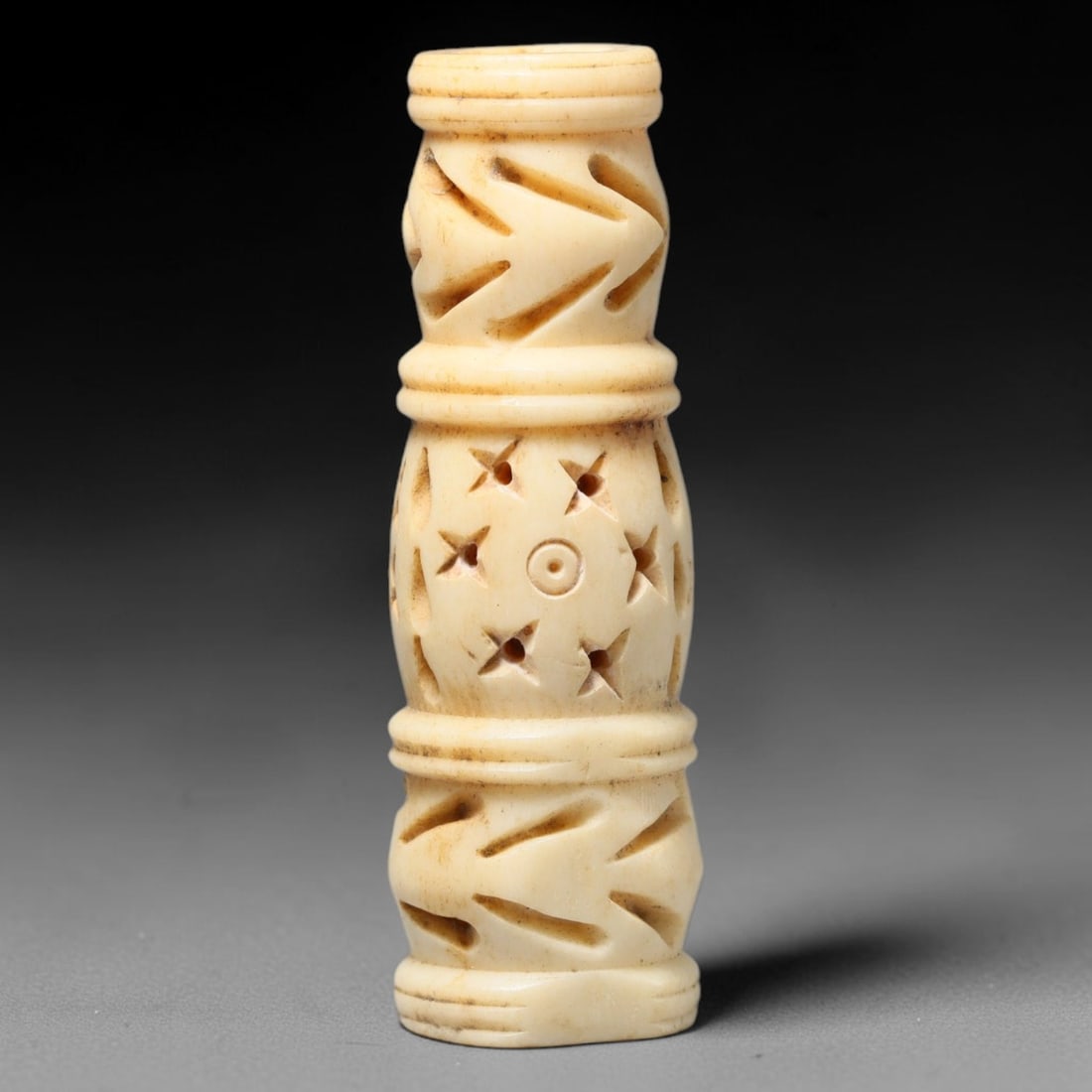 Antique Sino-Siberian Steppe Nomadic Craft Stag Antler Carved Cylinder Bead (Post 1850s), 63FV: Single bead carved from natural stag antler, originating from Sino-Siberian Steppe Nomadic craft traditions, post 1850s. Measuring 6x2cm, the piece features detailed surface carving and carries warm n