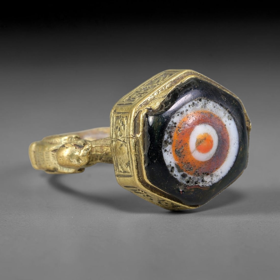 Antique Islamic Millefiori Evil Eye Glass Cabochon Set Vintage Signet Ring (1700-1900 CE), 8AN: The primary collectible value resides within the inset antique millefiori evil-eye glass cabochon, authentic genuine antique glass (distinguished from earlier ancient glass and modern vintage glass) c