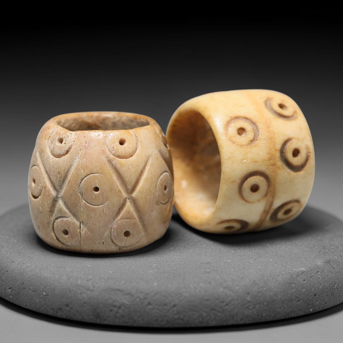 Antique Sino-Siberian Steppe Nomadic Craft Stag Antler Carved Bead Pair (Post 1850s), 15FV: Pair of beads skillfully carved from natural stag antler, originating from Sino-Siberian Steppe Nomadic craft traditions, produced post 1850s. The antler material holds attractive natural aged patina,