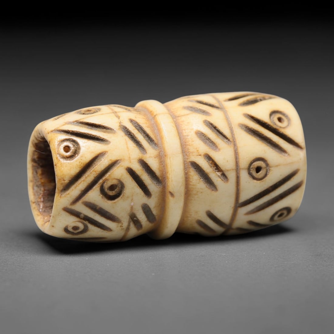 Antique Sino-Siberian Steppe Nomadic Craft Stag Antler Carved Cylinder Bead (Post 1850s), 74FV: Single bead carved from natural stag antler, originating from Sino-Siberian Steppe Nomadic craft traditions, post 1850s. Measuring 3x2cm, the piece features detailed surface carving and carries warm n