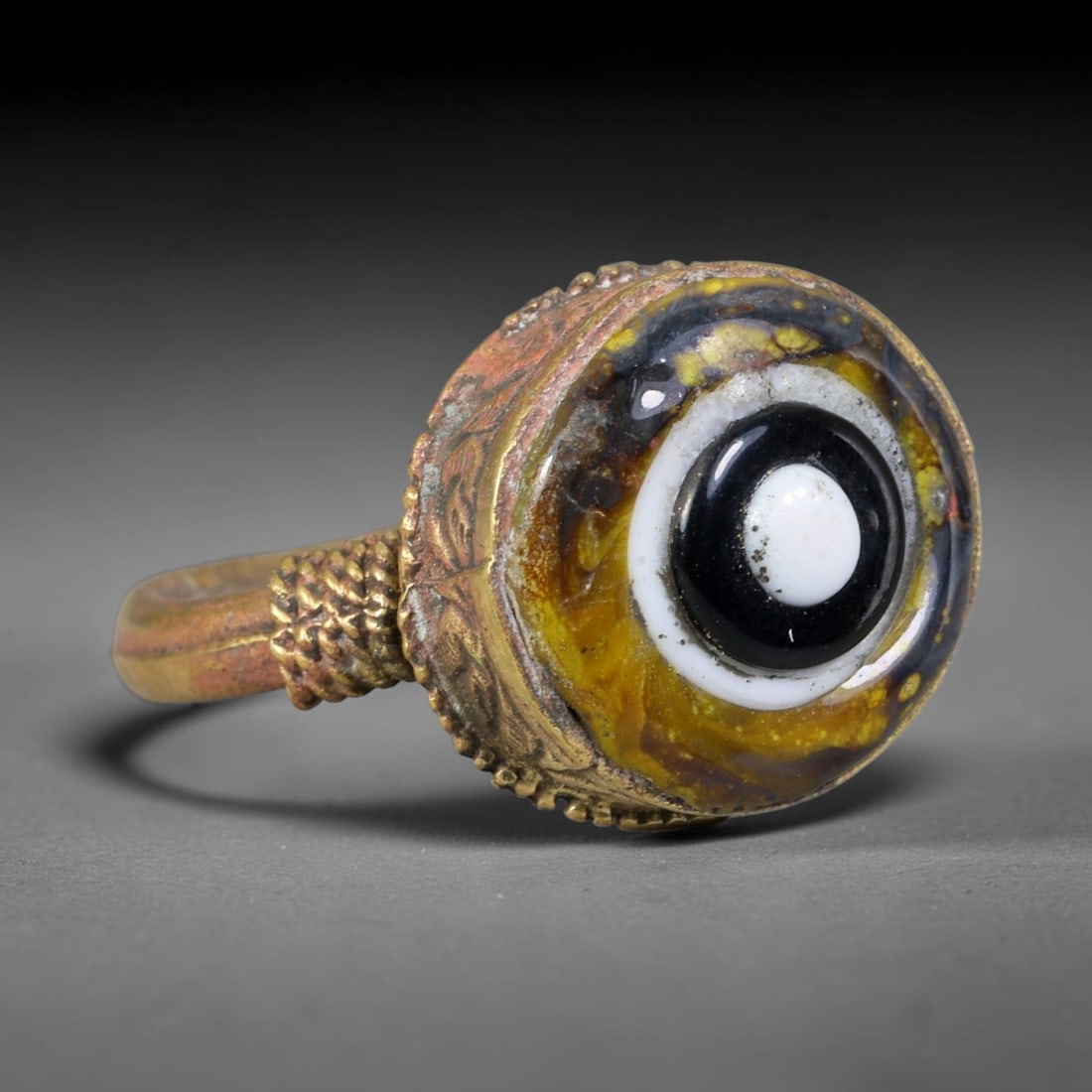 Antique Islamic Millefiori Evil Eye Glass Cabochon Set Vintage Signet Ring (1700-1900 CE), 80AM: The primary collectible value resides within the inset antique millefiori evil-eye glass cabochon, authentic genuine antique glass (distinguished from earlier ancient glass and modern vintage glass) c