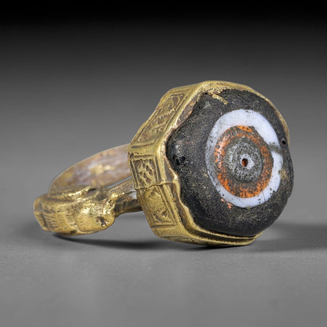 Antique Islamic Millefiori Evil Eye Glass Cabochon Set Vintage Signet Ring (1700-1900 CE), 85AM: The primary collectible value resides within the inset antique millefiori evil-eye glass cabochon, authentic genuine antique glass (distinguished from earlier ancient glass and modern vintage glass) c
