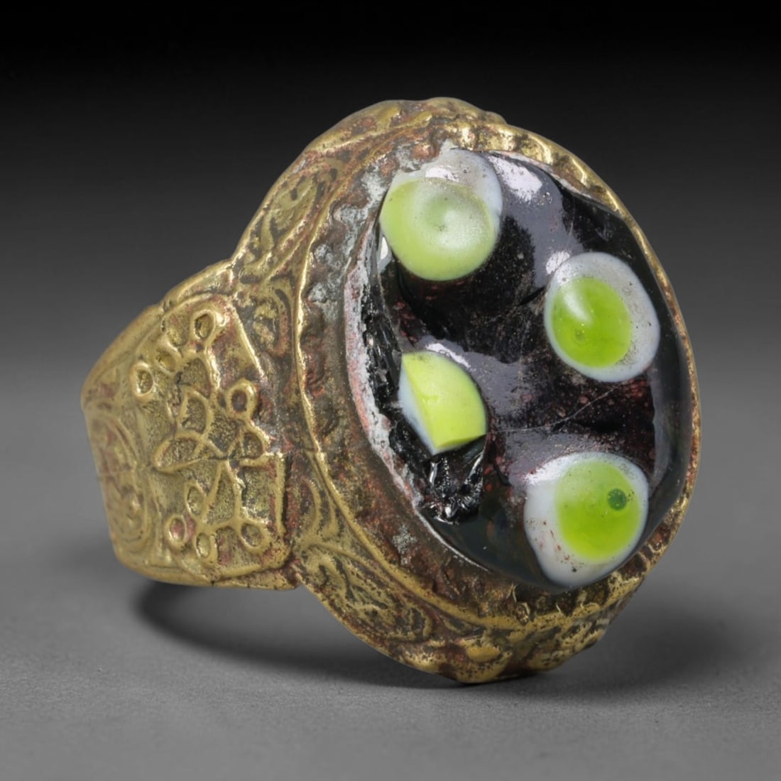 Antique Islamic Millefiori Evil Eye Glass Cabochon Set Vintage Signet Ring (1700-1900 CE), 28AM: The primary collectible value resides within the inset antique millefiori evil-eye glass cabochon, authentic genuine antique glass (distinguished from earlier ancient glass and modern vintage glass) c
