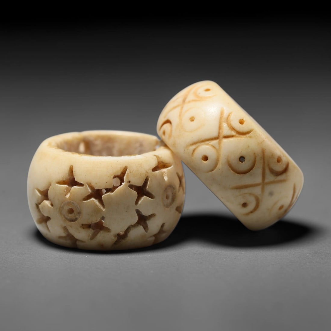 Antique Sino-Siberian Steppe Nomadic Craft Stag Antler Carved Bead Pair (Post 1850s), 29FV: Pair of beads skillfully carved from natural stag antler, originating from Sino-Siberian Steppe Nomadic craft traditions, produced post 1850s. The antler material holds attractive natural aged patina,