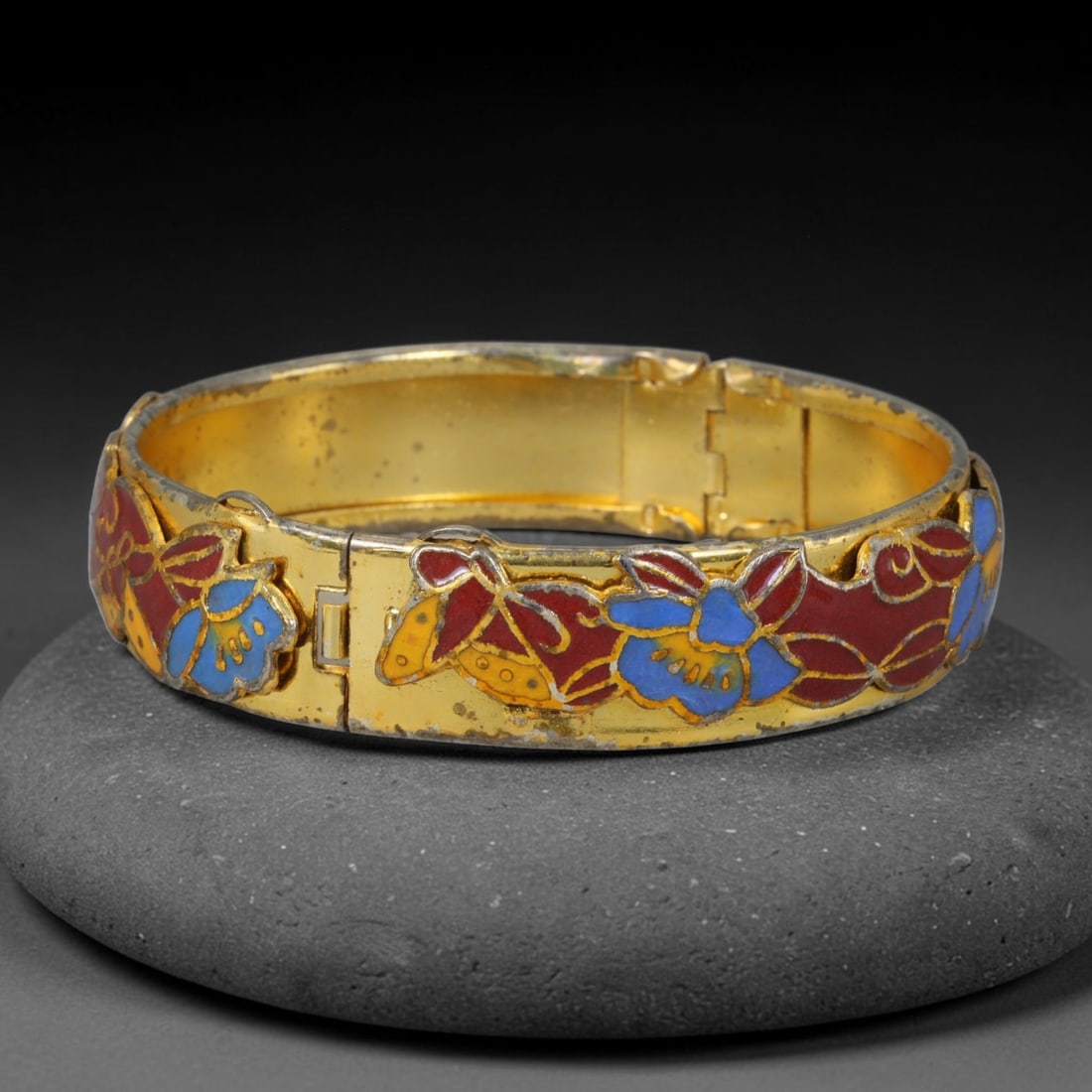 Vintage Chinese Cloisonne Bangle - Wide Gilded Floral Enamel Bracelet, 81FD: Forged from gilded metal with classic Chinese cloisonne wire filigree craftsmanship, this broad hinged bangle features embossed raised floral compartments filled with deep scarlet red, cobalt blue and