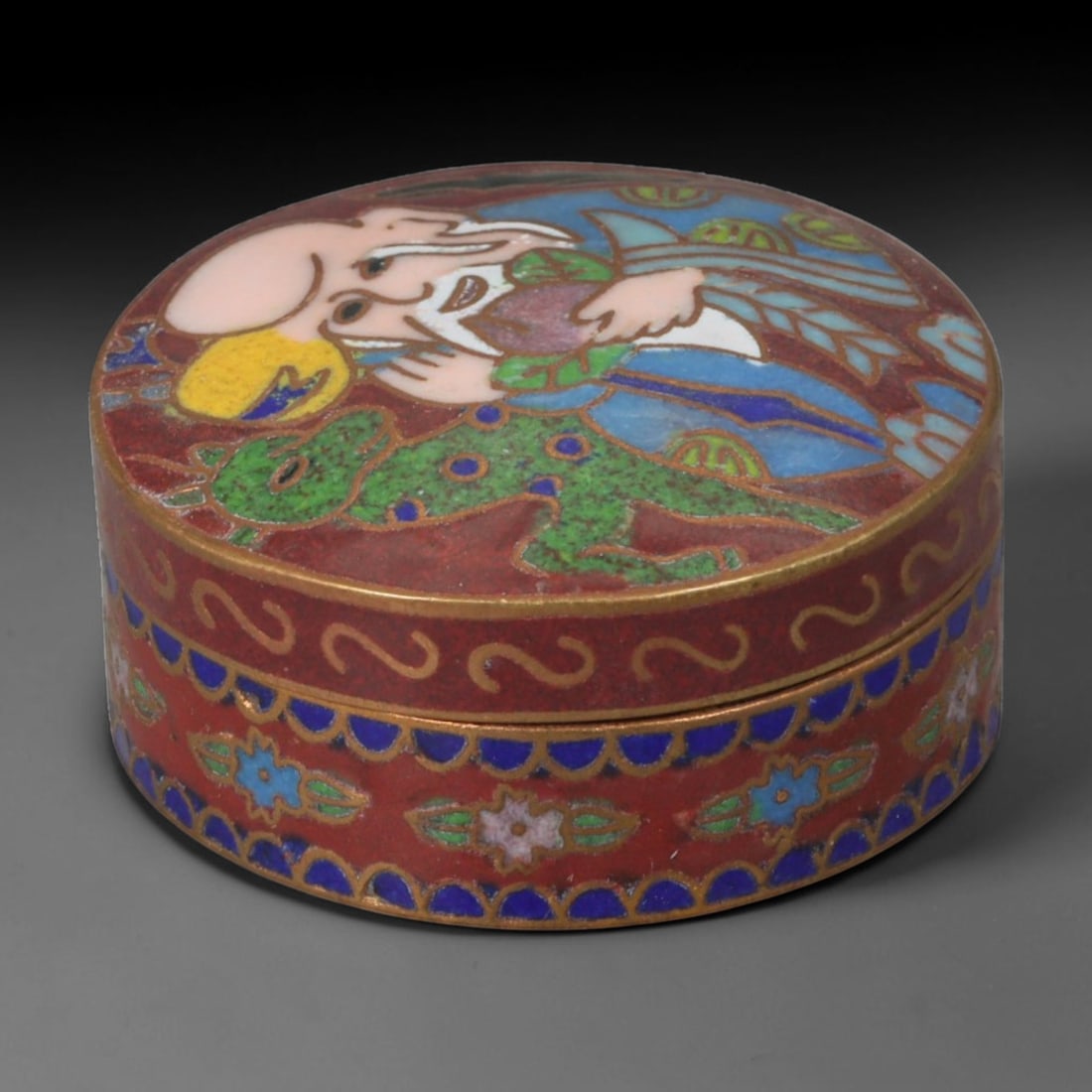 Vintage Chinese Cloisonne Round Trinket Box - God of Longevity, 45AR: Handcrafted from copper base with fine gilded cloisonne wire filigree, this circular trinket box measures 4.5cm in diameter and 2cm in height, designed for storing small jewelry, stamps or tiny treasu