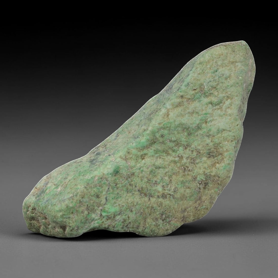 160Ct Natural Type A Burmese Jadeite Jade Rough Stone - Green Raw Material, 50EA: This is a natural, unpolished rough stone of Type A Burmese jadeite jade, weighing 160 carats and measuring 5.5x2.5cm. The stone features a rich, mottled green base with natural mineral inclusions, su