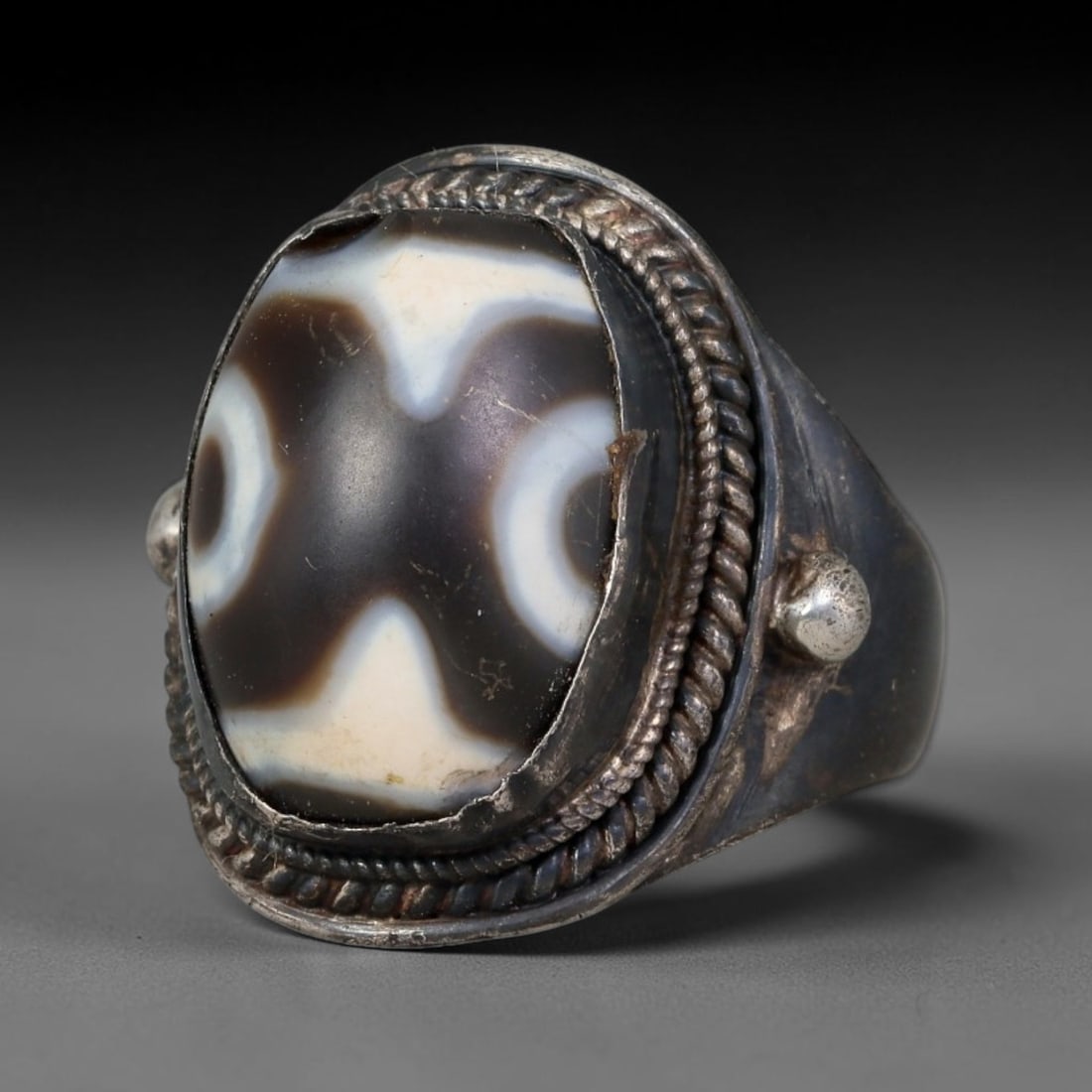 Vintage Tibetan Tribal Silver Plated Gemstone Inlay Ring, US Size 7.5, 83BY: Vintage Tibetan constructed ring with silver plated metal framework. The face features carefully set natural mineral inlays surrounded by detailed traditional metal ornamentation and textured border d