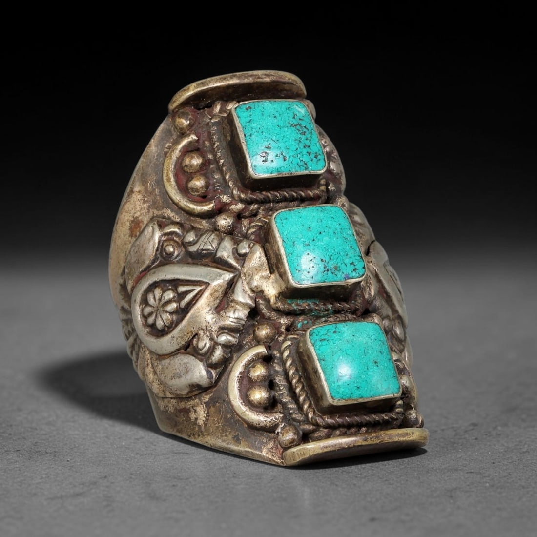 Vintage Tibetan Tribal Silver Plated Gemstone Inlay Ring, US Size 12, 6BZ: Vintage Tibetan constructed ring with silver plated metal framework. The face features carefully set natural mineral inlays surrounded by detailed traditional metal ornamentation and textured border d