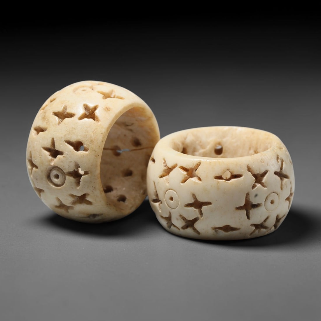 Antique Sino-Siberian Steppe Nomadic Craft Stag Antler Carved Bead Pair (Post 1850s), 26FV: Pair of beads skillfully carved from natural stag antler, originating from Sino-Siberian Steppe Nomadic craft traditions, produced post 1850s. The antler material holds attractive natural aged patina,