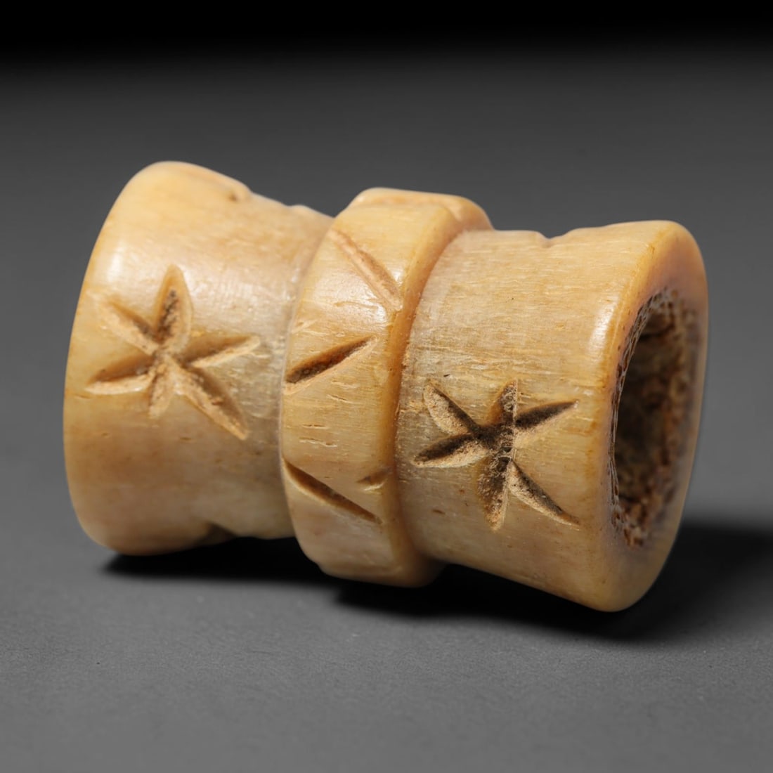 Antique Sino-Siberian Steppe Nomadic Craft Stag Antler Carved Cylinder Bead (Post 1850s), 18FV: Single bead carved from natural stag antler, originating from Sino-Siberian Steppe Nomadic craft traditions, post 1850s. Measuring 2cm, the piece features detailed surface carving and carries warm nat