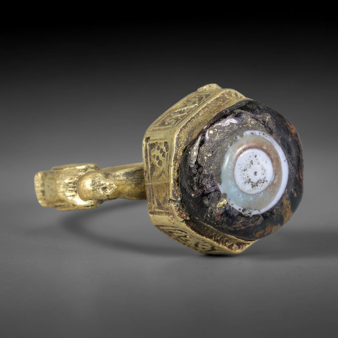 Antique Islamic Millefiori Evil Eye Glass Cabochon Set Vintage Signet Ring (1700-1900 CE), 84AM: The primary collectible value resides within the inset antique millefiori evil-eye glass cabochon, authentic genuine antique glass (distinguished from earlier ancient glass and modern vintage glass) c