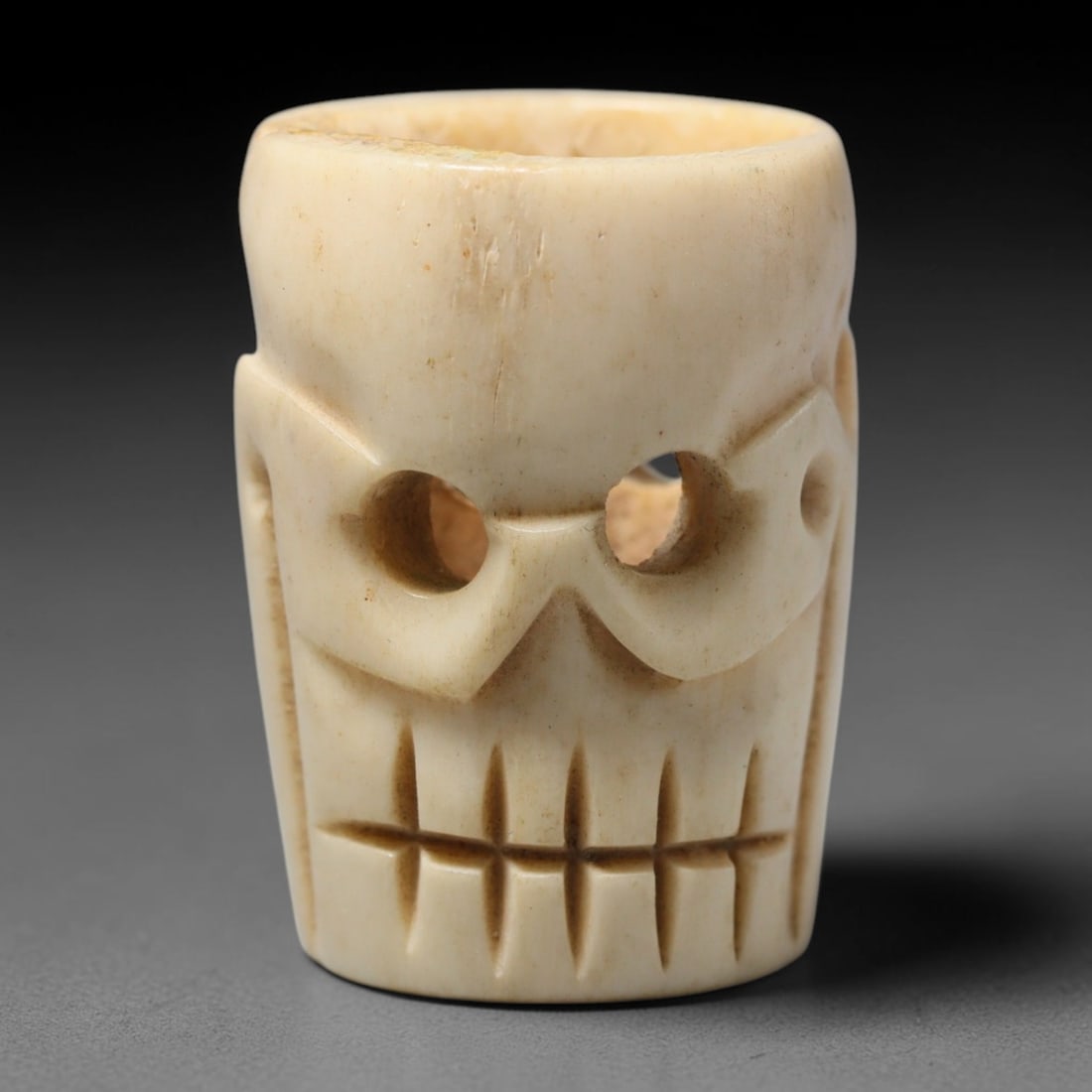 Antique Sino-Siberian Steppe Nomadic Craft Stag Antler Carved Cylinder Bead (Post 1850s), 87FV: Single bead carved from natural stag antler, originating from Sino-Siberian Steppe Nomadic craft traditions, post 1850s. Measuring 3x2cm, the piece features detailed surface carving and carries warm n