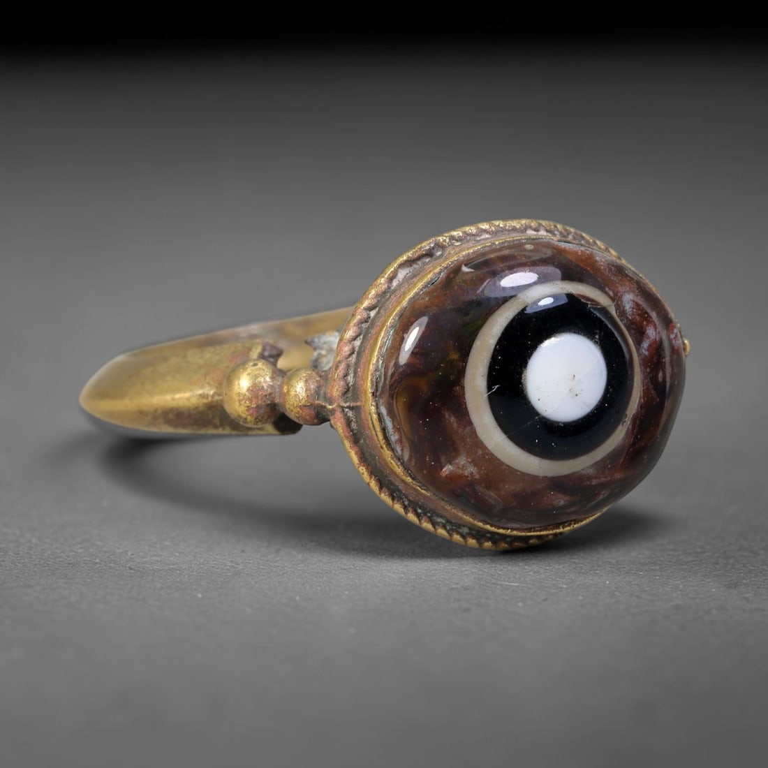 Antique Islamic Millefiori Evil Eye Glass Cabochon Set Vintage Signet Ring (1700-1900 CE), 19AN: The primary collectible value resides within the inset antique millefiori evil-eye glass cabochon, authentic genuine antique glass (distinguished from earlier ancient glass and modern vintage glass) c