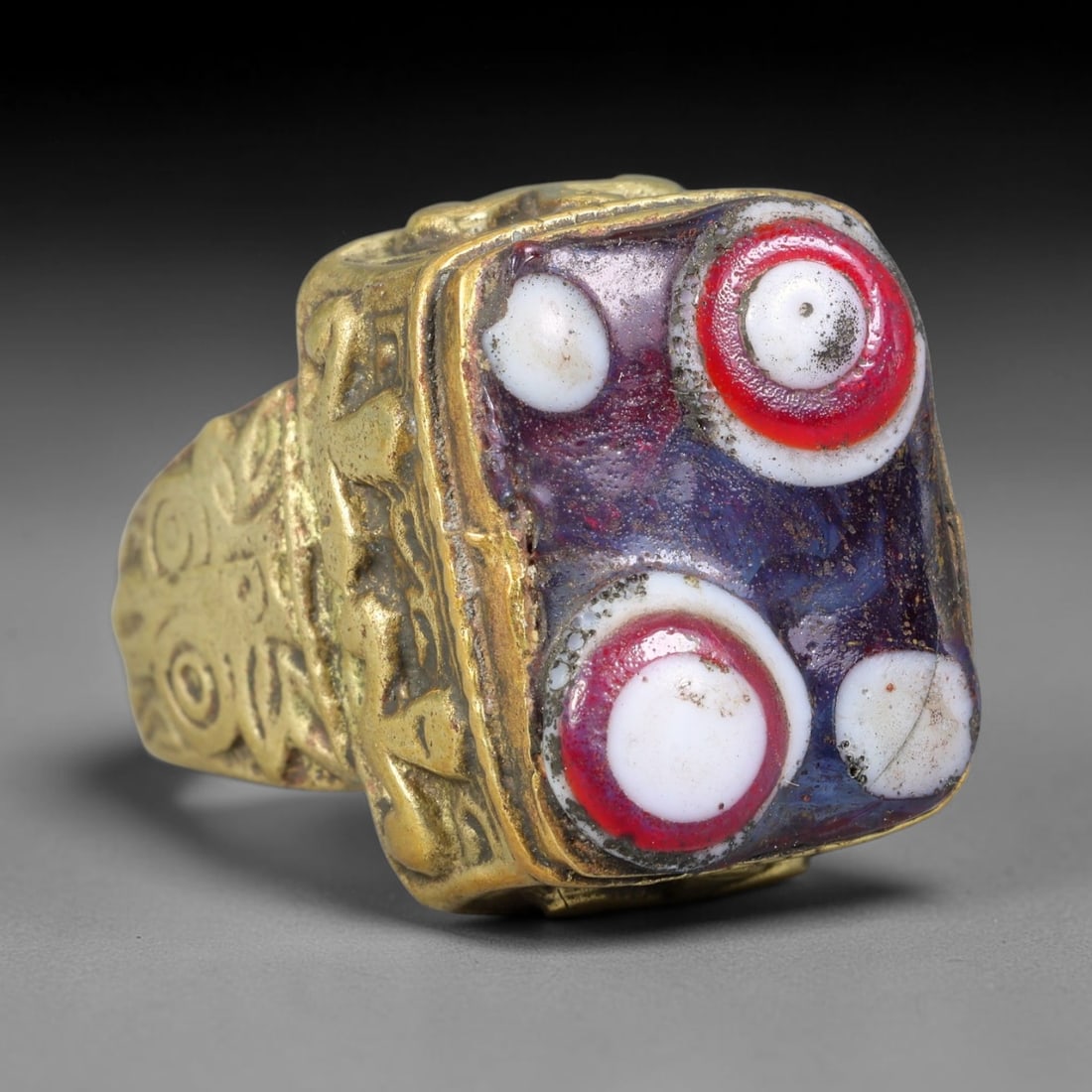 Antique Islamic Millefiori Evil Eye Glass Cabochon Set Vintage Signet Ring (1700-1900 CE), 90AM: The primary collectible value resides within the inset antique millefiori evil-eye glass cabochon, authentic genuine antique glass (distinguished from earlier ancient glass and modern vintage glass) c