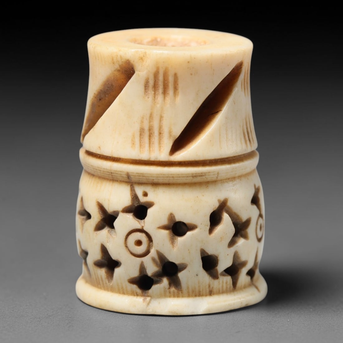 Antique Sino-Siberian Steppe Nomadic Craft Stag Antler Carved Cylinder Bead (Post 1850s), 88FV: Single bead carved from natural stag antler, originating from Sino-Siberian Steppe Nomadic craft traditions, post 1850s. Measuring 3x2cm, the piece features detailed surface carving and carries warm n