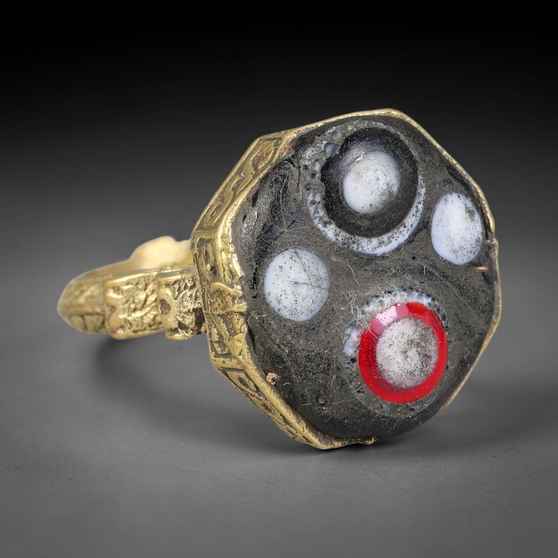Antique Islamic Millefiori Evil Eye Glass Cabochon Set Vintage Signet Ring (1700-1900 CE), 1AN: The primary collectible value resides within the inset antique millefiori evil-eye glass cabochon, authentic genuine antique glass (distinguished from earlier ancient glass and modern vintage glass) c