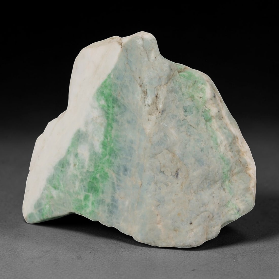 810ct Natural Burmese Moss in Snow Jadeite Rough - Green Streak Landscape Stone, 66EA: This is a natural Type A Burmese jadeite rough stone, measuring approximately 6cm and weighing 162g (810ct). It showcases the classic "Moss in Snow" pattern, with vivid, saturated green streaks natura