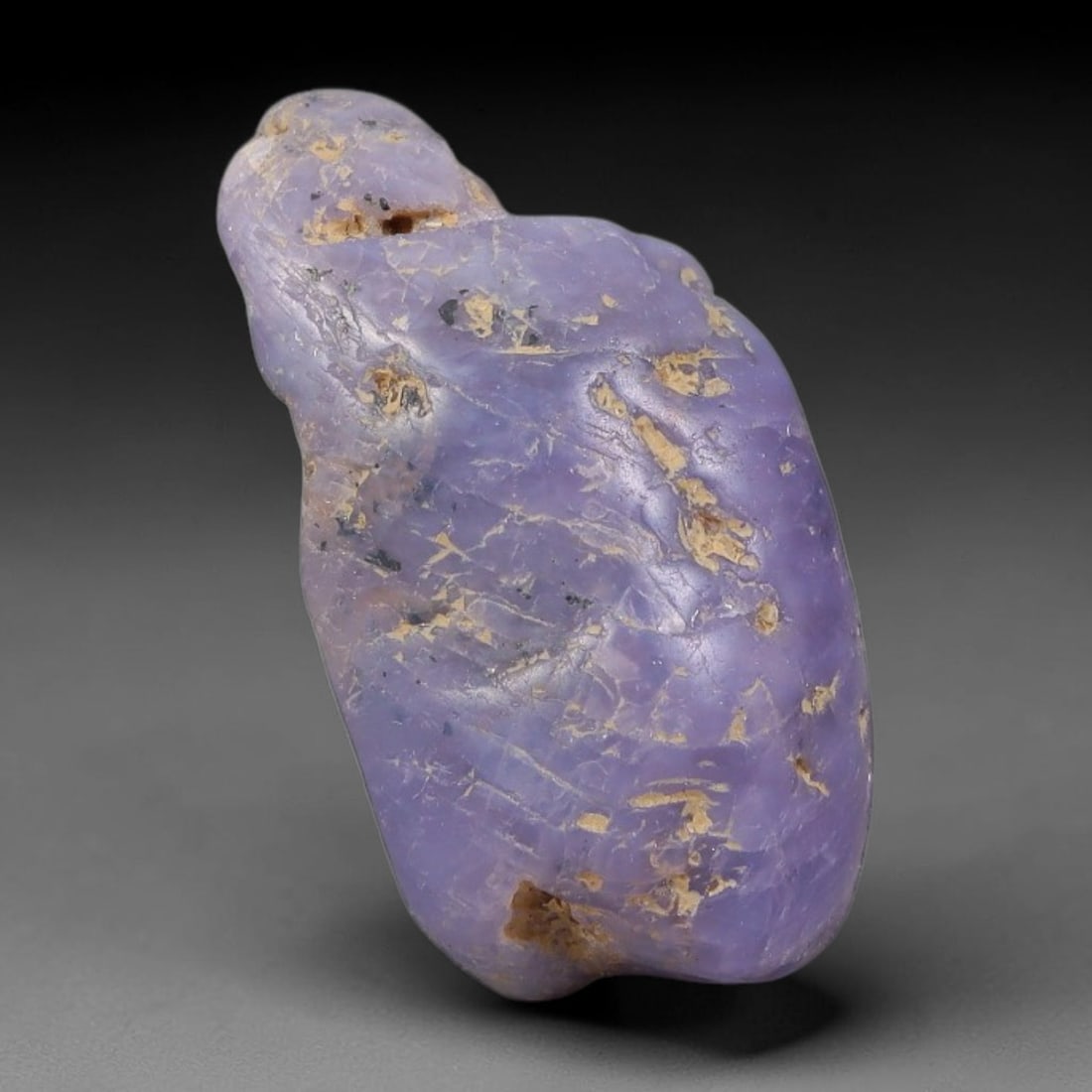 20.89ct Natural Unheated Sri Lankan Purplish Blue Sapphire Rough, 85FC: This natural corundum rough is an unheated purplish blue sapphire sourced from Sri Lankan alluvial gem deposits, featuring an irregular natural native form with residual pale yellow-brown mineral matr