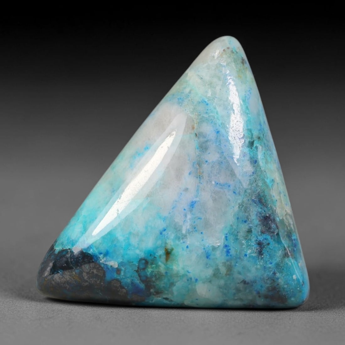 26.40ct Natural Peruvian Chrysocolla Cabochon Loose Gemstone, 90EP: This natural chrysocolla cabochon from Peru displays beautiful blended mineral patterns across its smoothly polished surface. Dimensions measure 26x20x6mm, this wellfinished cabochon works wonderfully