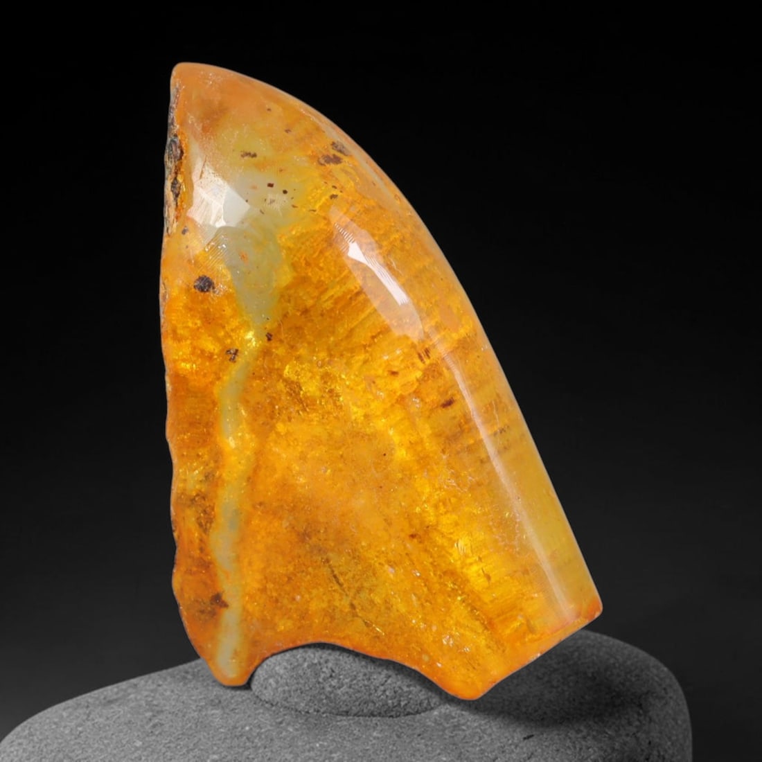 15.91ct Natural Baltic Polished Loose Freeform Amber Gemstone, 67AT: This smoothly polished freeform amber piece carries warm translucent organic clarity with fine natural fossil flecks and tiny mineral inclusions suspended throughout its 32x19mm flowing unstructured s