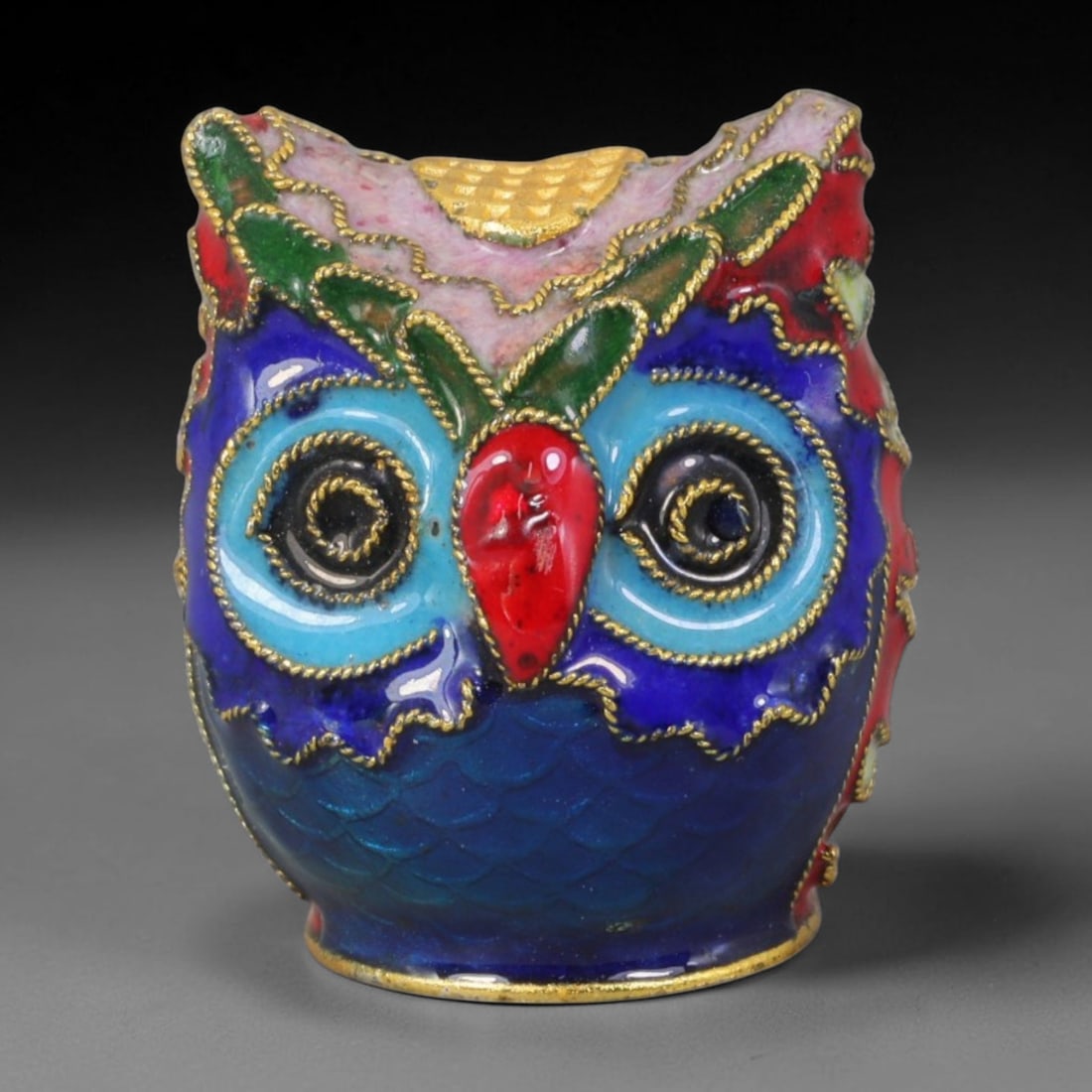 Vintage Chinese Copper Cloisonne Owl Head Figurine - Multicolor Enamel Effigy, 34AR: Forged from copper base metal with gilded cloisonne wire filigree and hand-fired polychrome enamel glazes. The compact owl head effigy features fine segmented scale wirework covering the rounded deep 