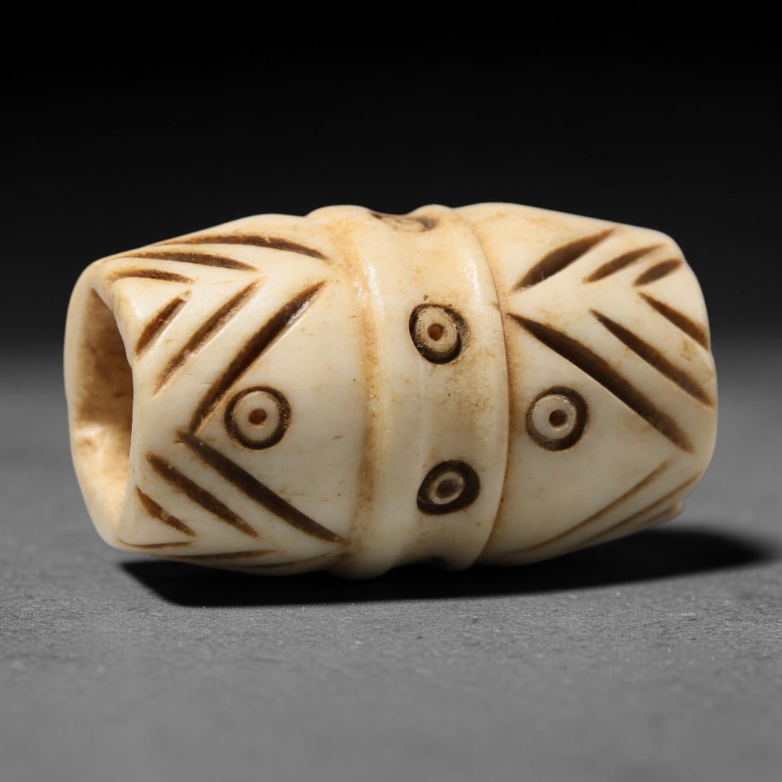 Antique Sino-Siberian Steppe Nomadic Craft Stag Antler Carved Cylinder Bead (Post 1850s), 70FV: Single bead carved from natural stag antler, originating from Sino-Siberian Steppe Nomadic craft traditions, post 1850s. Measuring 3x2cm, the piece features detailed surface carving and carries warm n