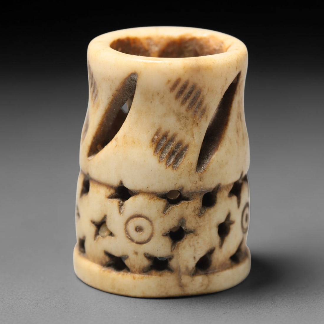 Antique Sino-Siberian Steppe Nomadic Craft Stag Antler Carved Cylinder Bead (Post 1850s), 73FV: Single bead carved from natural stag antler, originating from Sino-Siberian Steppe Nomadic craft traditions, post 1850s. Measuring 3x2cm, the piece features detailed surface carving and carries warm n