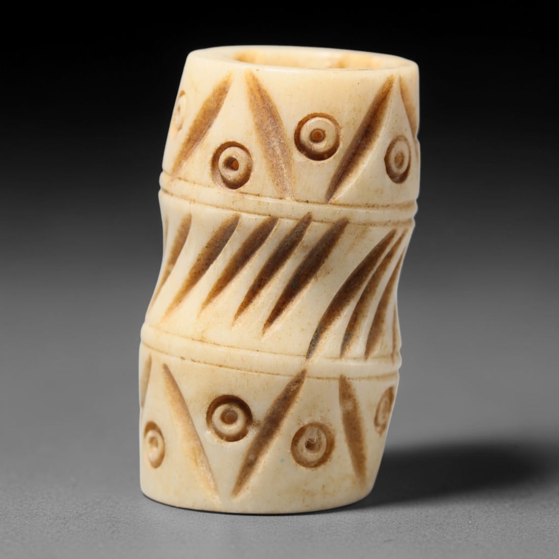 Antique Sino-Siberian Steppe Nomadic Craft Stag Antler Carved Cylinder Bead (Post 1850s), 66FV: Single bead carved from natural stag antler, originating from Sino-Siberian Steppe Nomadic craft traditions, post 1850s. Measuring 3x2cm, the piece features detailed surface carving and carries warm n