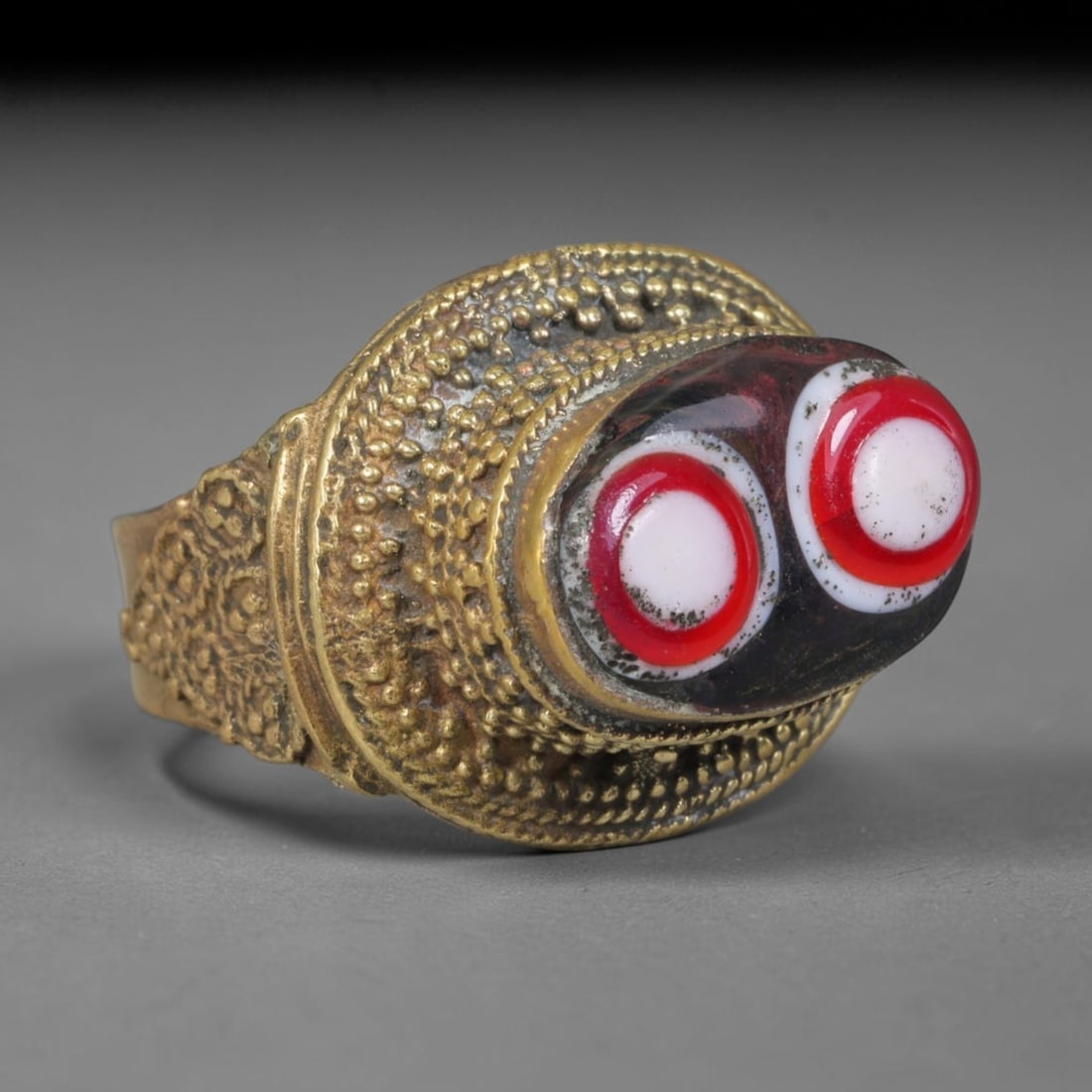 Antique Islamic Millefiori Evil Eye Glass Cabochon Set Vintage Signet Ring (1700-1900 CE), 49AM: The primary collectible value resides within the inset antique millefiori evil-eye glass cabochon, authentic genuine antique glass (distinguished from earlier ancient glass and modern vintage glass) c