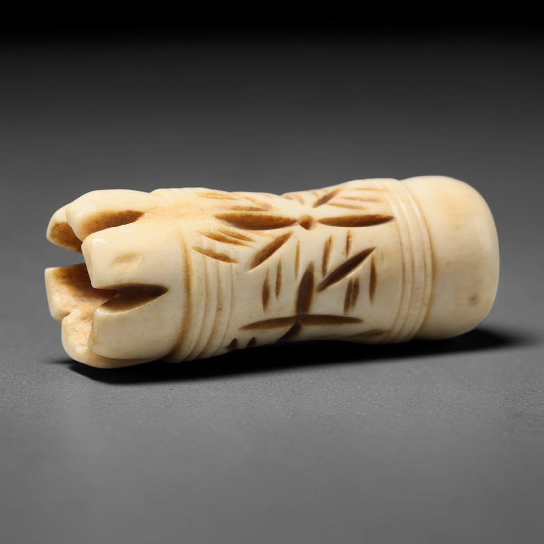 Antique Sino-Siberian Steppe Nomadic Craft Stag Antler Carved Cylinder Bead (Post 1850s), 83FV: Single bead carved from natural stag antler, originating from Sino-Siberian Steppe Nomadic craft traditions, post 1850s. Measuring 5x2cm, the piece features detailed surface carving and carries warm n